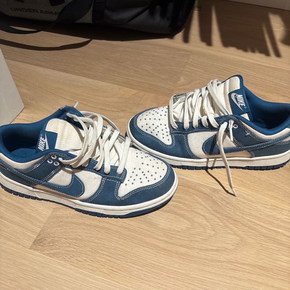 Nike men’s Sneakers in Navy and White